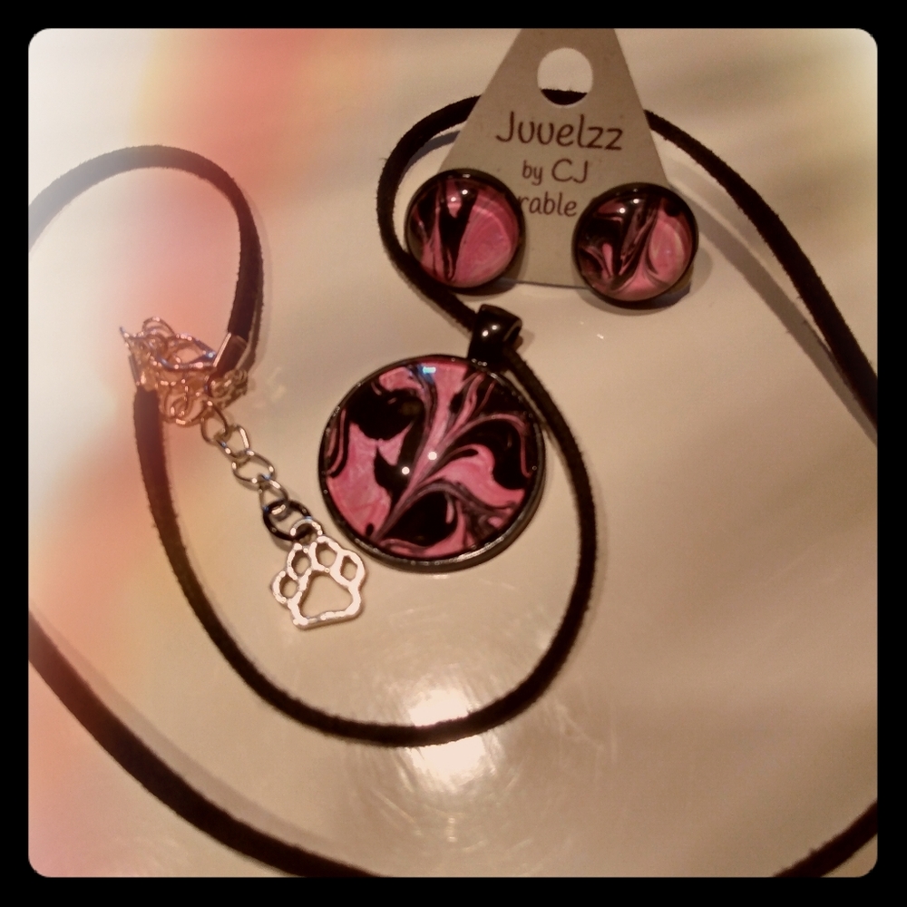 Jewlery necklace and earrings